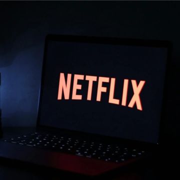 To Netflix αύξησε τα κέρδη του κόβοντας την κοινή χρήση λογαριασμών
