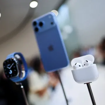Η Apple αποκάλυψε τα νέα της προϊόντα και το πρώτο της αναδιπλούμενο κινητό τηλέφωνο