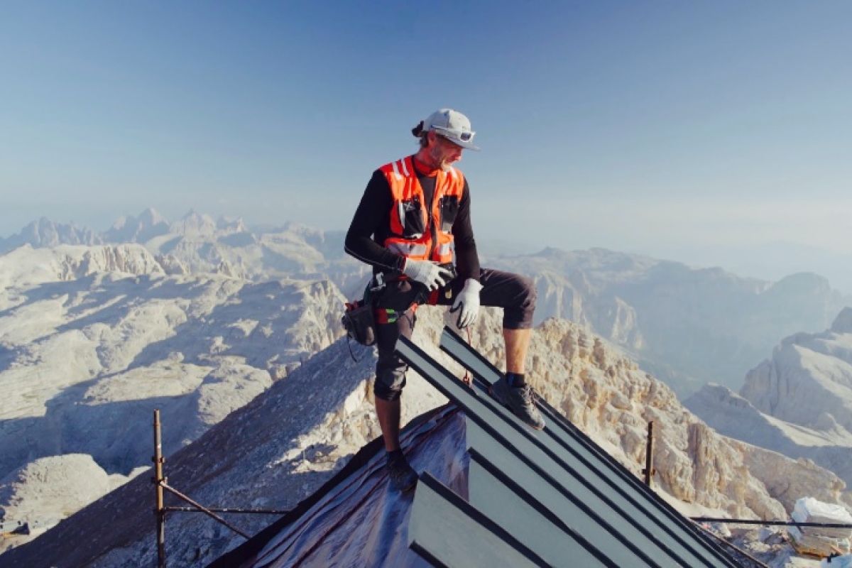 Viasat Explore Extreme Mountain Carpenters 01cbad5b