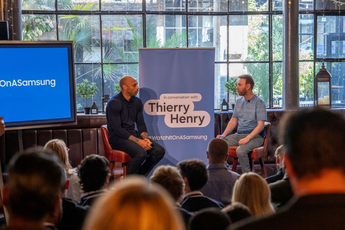 thierry henry ben jacobs moderator watchitonasamsung event 015289a0