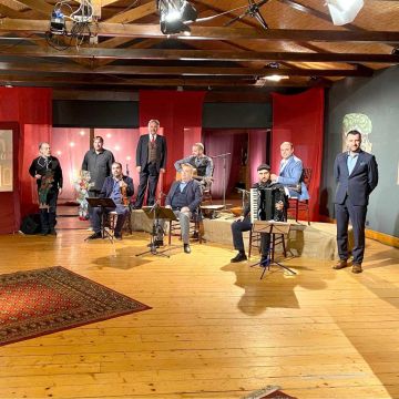 «Ε ρε γλέντια και ξεφαντώματα! Ο μουσικός κόσμος του Καραγκιόζη» στο Αλάτι της Γης με τον Λάμπρο Λιάβα