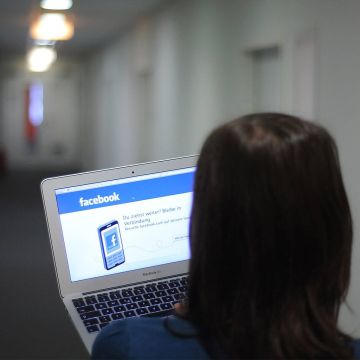 Πιέσεις προς την ΕΕ για τη δημιουργία νέων κανόνων σχετικά με τη ψηφιακή κληρονομιά