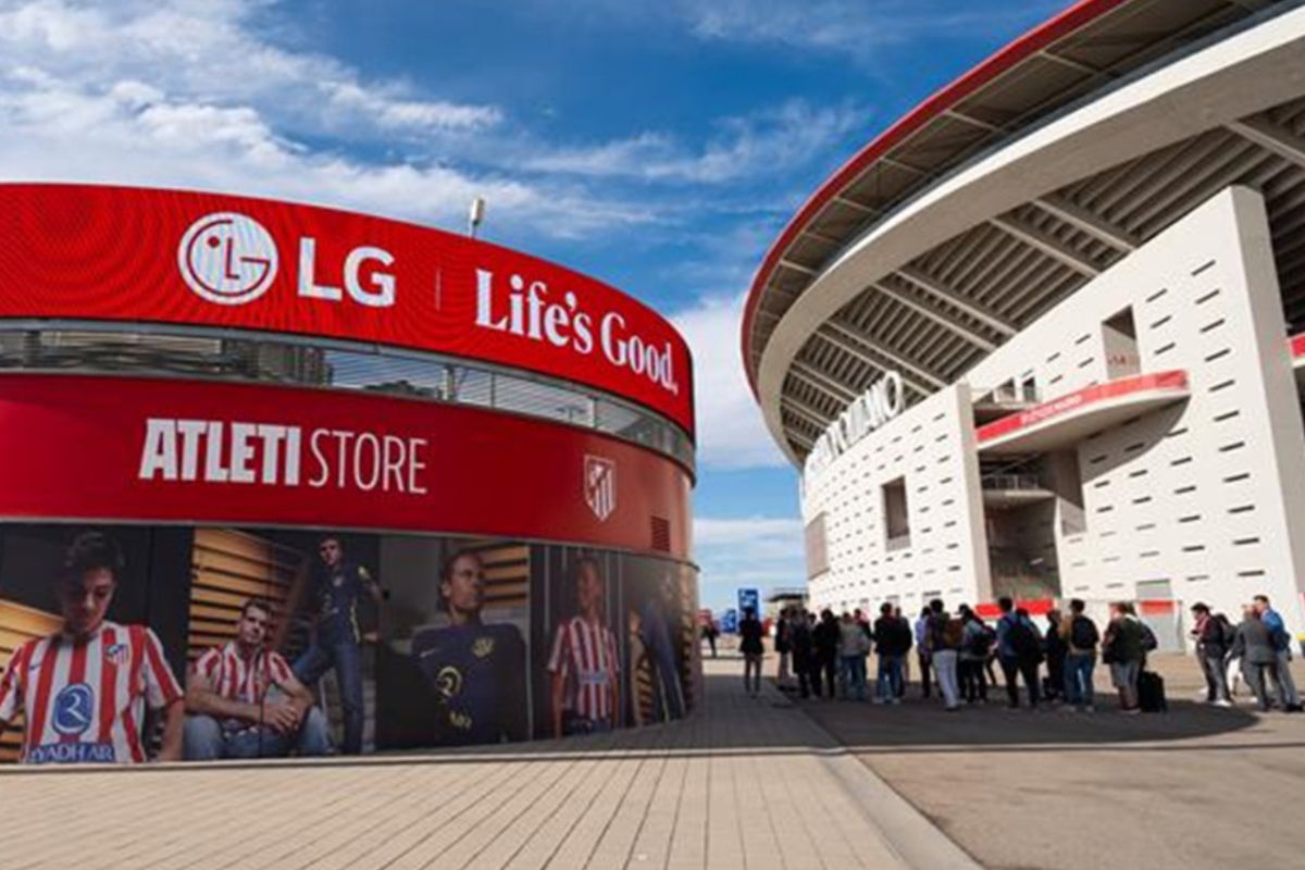 Η LG ΕΓΚΑΘΙΣΤΑ ΕΝΤΥΠΩΣΙΑΚΗ LED ΠΕΡΙΜΕΤΡΙΚΗ ΟΘΟΝΗ ΣΤΟ ΕΜΒΛΗΜΑΤΙΚΟ ΠΟΔΟΣΦΑΙΡΙΚΟ ΣΤΑΔΙΟ ΤΗΣ ΜΑΔΡΙΤΗΣ