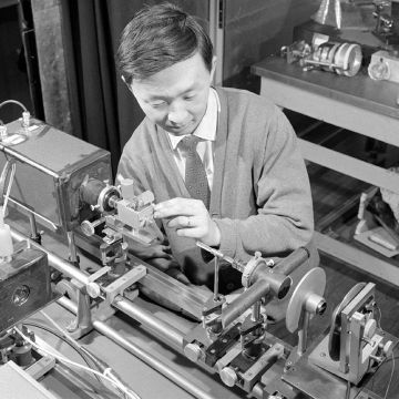 Πέθανε ο "πατέρας" των οπτικών ινών και νομπελίστας Τσαρλς Κουέν Κάο