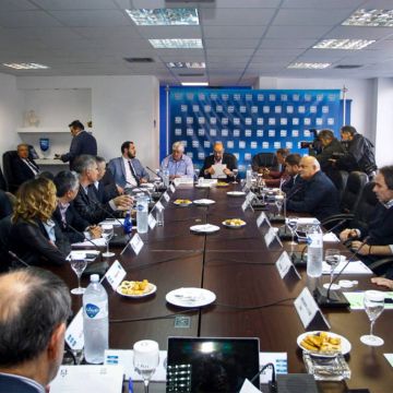 Superleague: Θέλει ντέρμπι το μεσημέρι