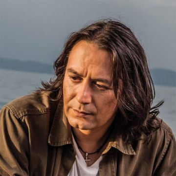 Ο Γιάννης Κότσιρας στo «ΛΑΜΠΑΤΕΡ»!