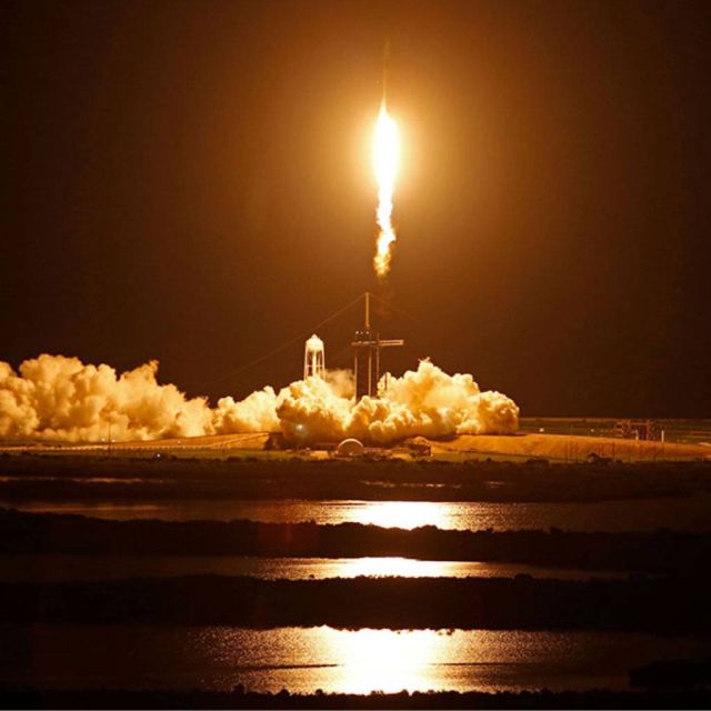 H SpaceX έστειλε στο διάστημα τέσσερις "ερασιτέχνες" αστροναύτες γράφοντας ιστορία