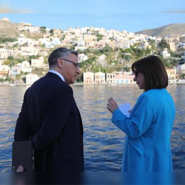 Η Πρόεδρος της Δημοκρατίας Κατερίνα Σακελλαροπούλου «Στο Κέντρο» με τον Γιώργο Κουβαρά