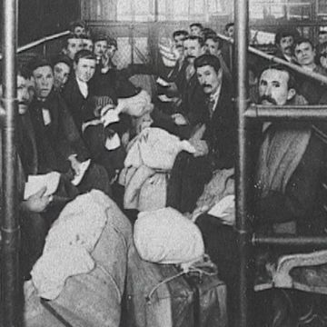 Αφιέρωμα του Αρχείου της ΕΡΤ στην Παγκόσμια Ημέρα Μετανάστη