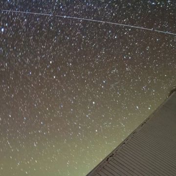 Τεράστιος νέος δορυφόρος ξεπερνά σε φωτεινότητα σχεδόν κάθε αστέρι στον ουρανό