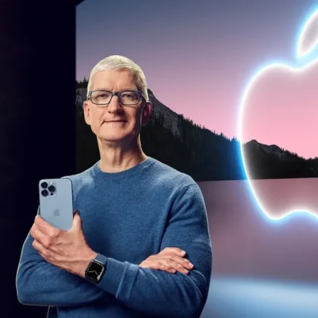 Apple: Ο Tim Cook αποχαιρετά μετά από 15 χρόνια ως CEO!
