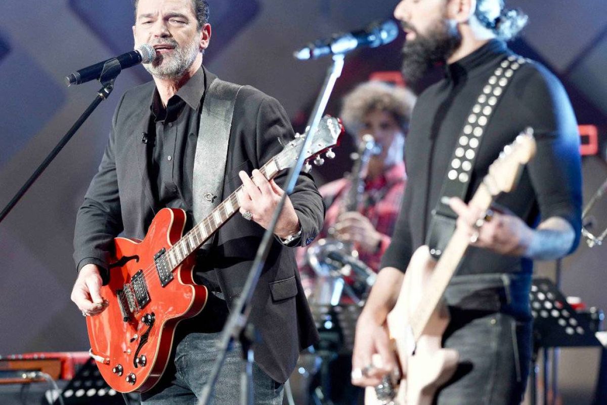 Ο Κωνσταντίνος Καζάκος με τον Αντώνη Βλάχο, ο Δημήτρης Μπάσης, η Βιολέτα Ίκαρη με τον Νίκο Ξύδη, ο Ηλίας Μπόγδανος και οι Εncardia «Δυνατά» με τον Κωστή Μαραβέγια στην ΕΡΤ1