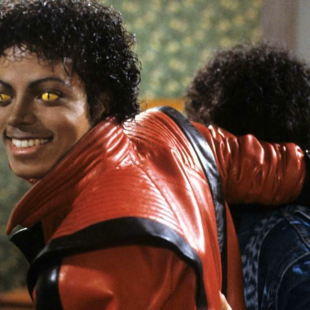 Το Thriller επέστρεψε και ο Michael Jackson γράφει ακόμα ιστορία