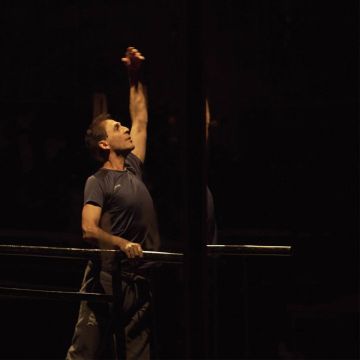 «Κυνηγώντας το όνειρο» με τον διεθνώς διακεκριμένο χορευτή Δάφνι Κόκκινο, στο COSMOTE HISTORY HD