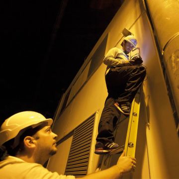 Επιδιόρθωση τηλεπικοινωνιακής βλάβης τη νύχτα