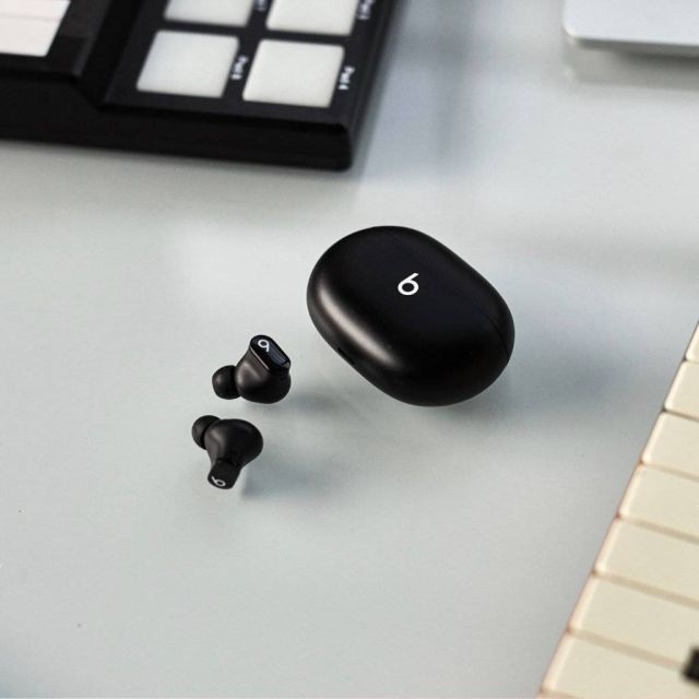 Kuo: Τα Beats Studio Buds θα μειώσουν την πτώση του μεριδίου της αγοράς των AirPods