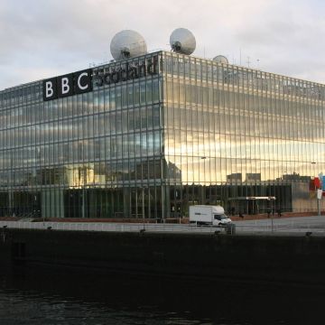 Το BBC πιέζει για αύξηση του τηλεοπτικού τέλους