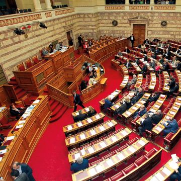 Κατατέθηκε η τροπολογία για τις τηλεοπτικές άδειες
