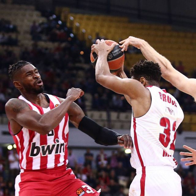 Αναβολή ή αλλαγή έδρας με την Αρμάνι Μιλάνο ζήτησε από την Euroleague ο Ολυμπιακός