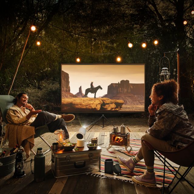 Ο φορητός προβολέας της Samsung The Freestyle είναι διαθέσιμος για αγορά σε Ελλάδα και Κύπρο