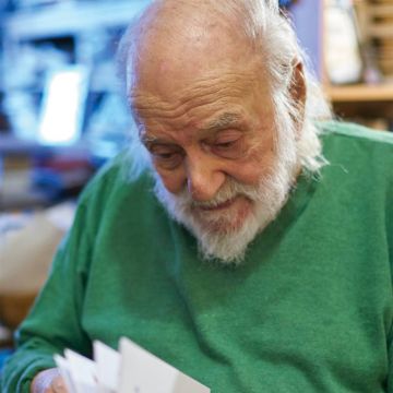 Νάνος Βαλαωρίτης: ο Έλληνας ποιητής στις «Κορυφές» του OTE HISTORY