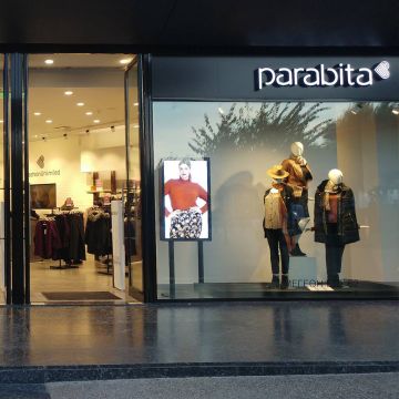 Προηγμένες retail digital signage λύσεις της LG στα καταστήματα Parabita σε όλη την Ελλάδα