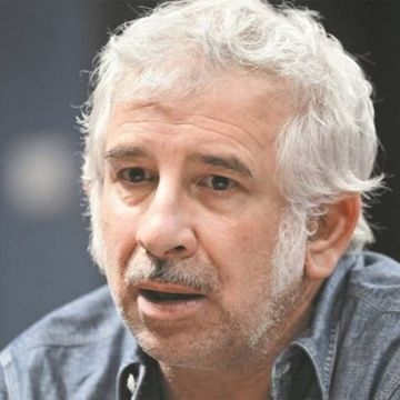 Ο Πέτρος Φιλιππίδης πρωταγωνιστεί στη νέα κωμική σειρά της ΕΡΤ