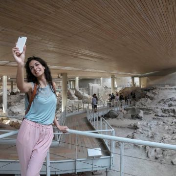 COSMOTE: Wi-Fi σε Ακρωτήρι Σαντορίνης, Δελφούς, Δήλο – συνολικά σε 20 αρχαιολογικούς χώρους σε όλη την Ελλάδα