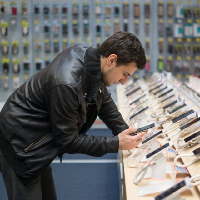 «Προετοιμαστείτε για ελλείψεις ηλεκτρονικών συσκευών τα Χριστούγεννα»