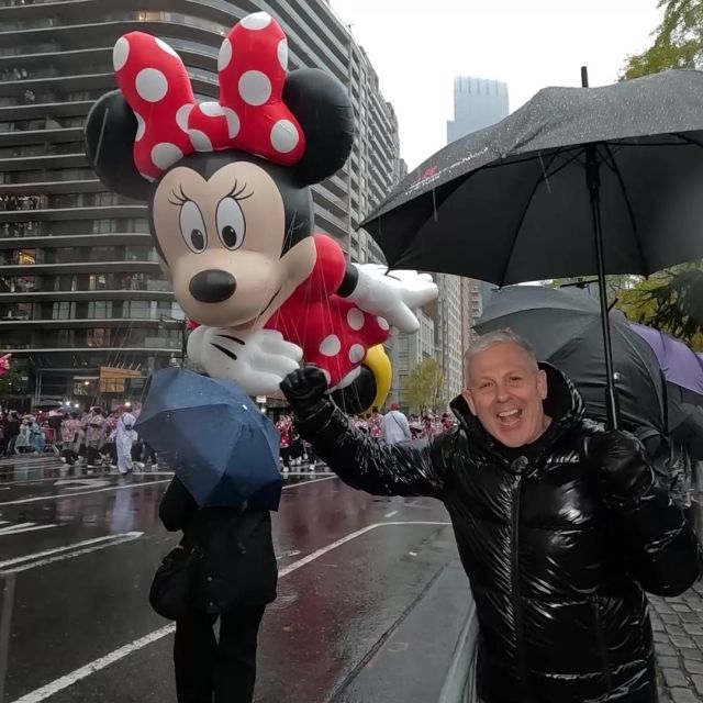 Ο Τάσος Δούσης και οι «ΕΙΚΟΝΕΣ» μας ταξιδεύουν στη μαγευτική Νέα Υόρκη για τις γιορτές