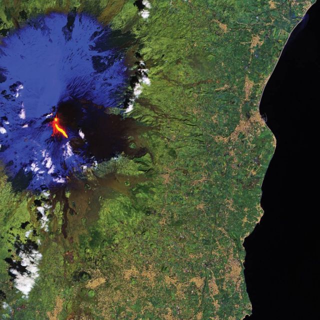 Η έκρηξη της Αίτνας όπως φαίνεται από δορυφόρο