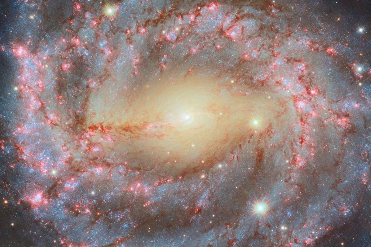 Το Hubble φωτογράφισε έναν… top model σπειροειδή γαλαξία του Σύμπαντος