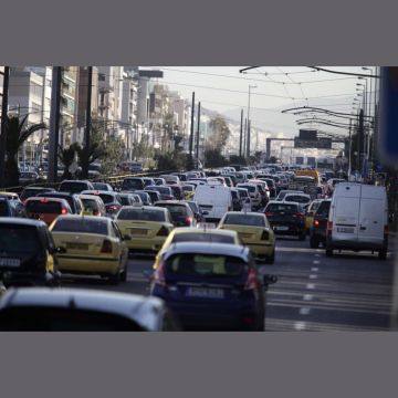 Περιφέρεια Αττικής: Τα φανάρια θα ρυθμίζονται από το σύστημα της Google