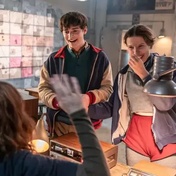 Το “Stranger Things Day” ξεκινάει με φωτογραφίες από τα γυρίσματα της 5ης σεζόν!