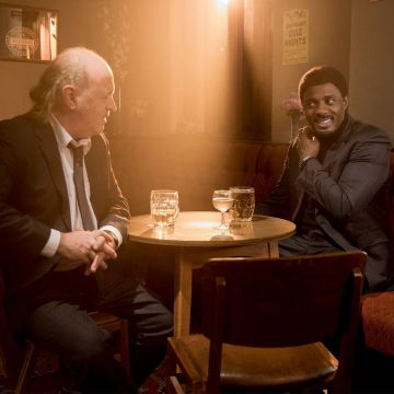 COSMOTE TV: Πρεμιέρα για τη νέα κωμική σειρά In the Long Run με τον Ίντρις Έλμπα