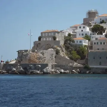 Όπου Υπάρχει Ελλάδα: Ρεπορτάζ από Σαλαμίνα και Ύδρα
