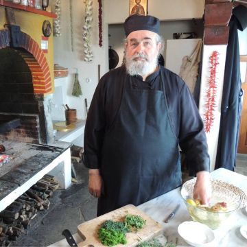 «Όψον και ψαλμός» – Οι αγιορείτικες συνταγές του γέροντα Επιφάνιου στο ERTFLIX