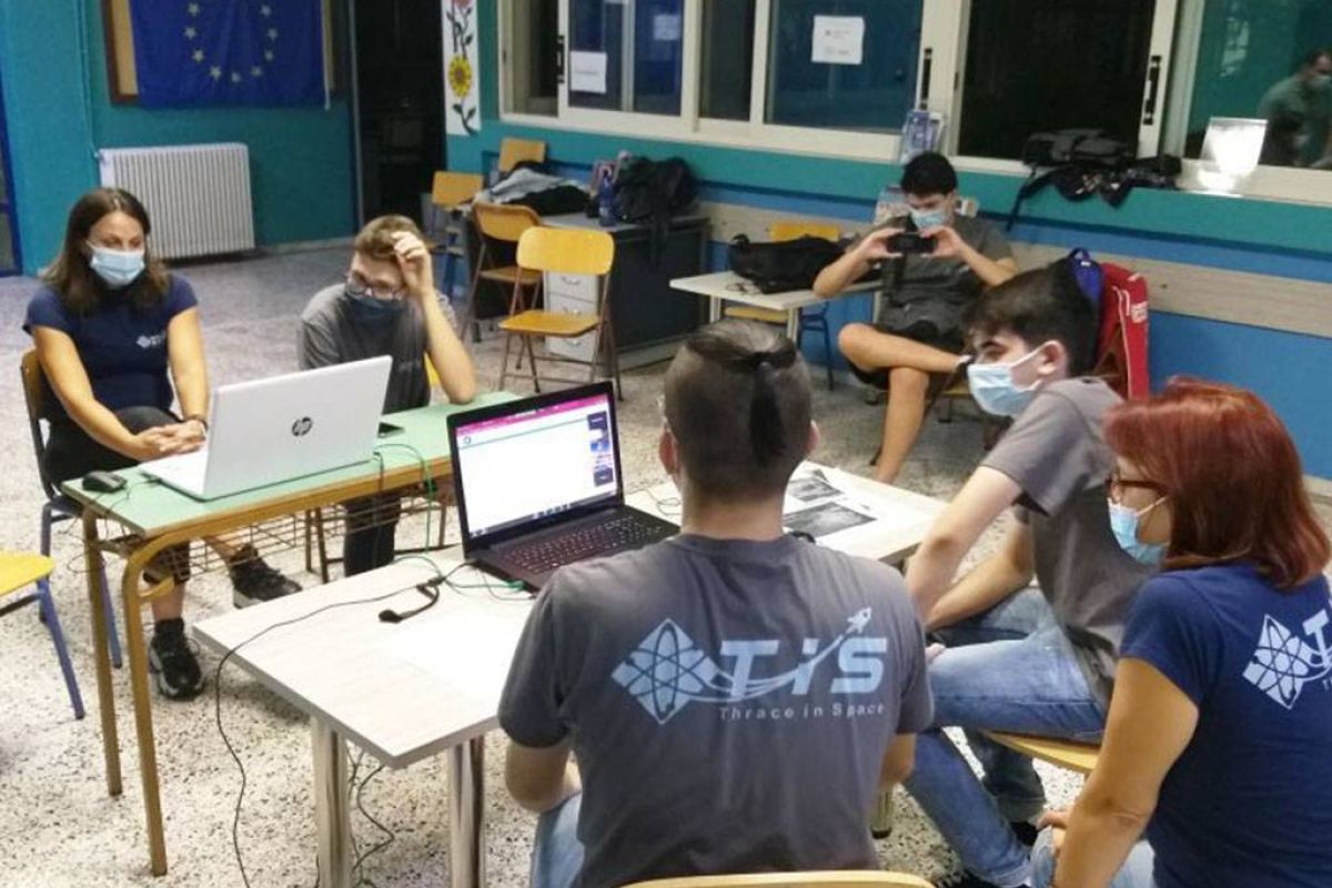 fb4a738e45ce66947697fa4f6bdc6275 XL 27054394