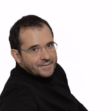 Με εβδομαδιαία εκπομπή στον ΣΚΑΪ ο Παύλος Τσίμας