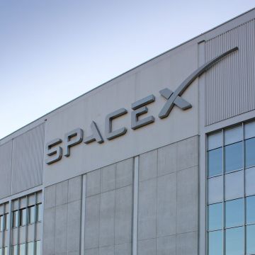 Στην SpaceX του Ελον Μασκ στρέφεται η NASA για τις επανδρωμένες αποστολές της