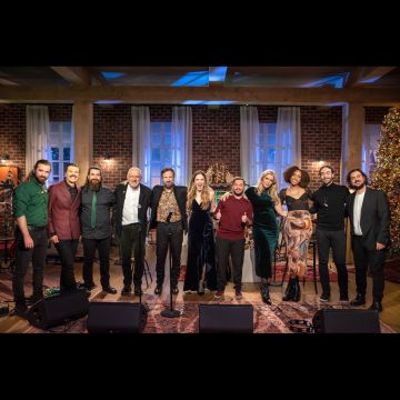 Το «Μουσικό κουτί» στην ΕΡΤ1 – Καλεσμένοι οι Κωστής Μαραβέγιας, Νίνα Μαζάνη και η Ξένια Ντάνια, σ’ ένα εορταστικό επεισόδιο