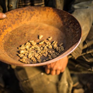 Ήρωες του Ανατολικού Λιμένα και Ο χρυσός του Γιούκον στο Viasat Explore