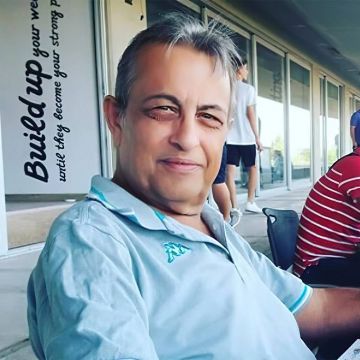 Πέθανε ο δημοσιογράφος Ακης Τσόπελας