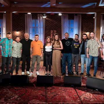 Ο Εισβολέας και η Ιουλία Καραπατάκη, με special guests το συγκρότημα Χατζηφραγκέτα, στο «Μουσικό κουτί»