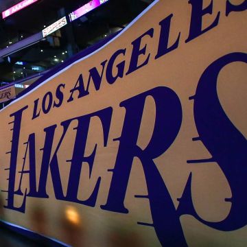 Τα τηλεοπτικά… σώνουν τους Λέικερς