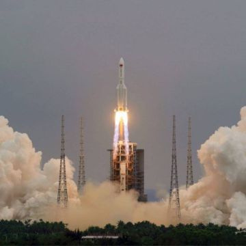 Διένεξη ΗΠΑ – Κίνας για τα συντρίμμια πυραύλων που πέφτουν από τον ουρανό