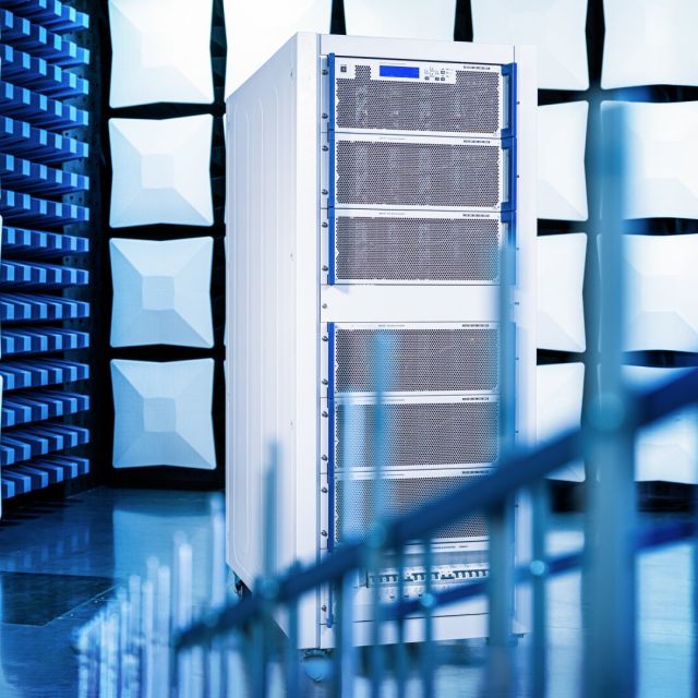 Η Rohde & Schwarz επεκτείνει το χαρτοφυλάκιο ενισχυτών ευρυζωνικής σύνδεσης με νέες κατηγορίες ισχύος έως 1000 W για εφαρμογές στην αυτοκινητοβιομηχανία, την αεροδιαστημική και την άμυνα