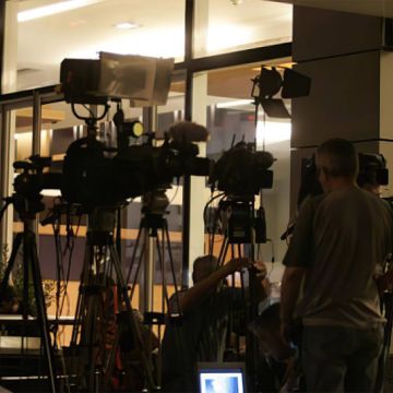 Μαζικές απολύσεις και εκβιασμούς στο Open καταγγέλλει το ΠΑΜΕ