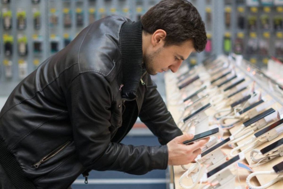 «Προετοιμαστείτε για ελλείψεις ηλεκτρονικών συσκευών τα Χριστούγεννα»