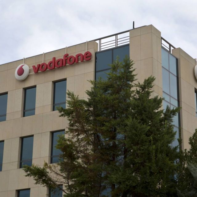 Σε άνοδο η Vodafone, κέρδισε πελάτες σταθερής και κινητής